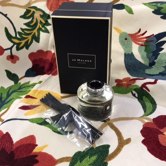 Jo Malone Red Roses Scent Surround Diffuser 5.6oz - Picture 2 of 3